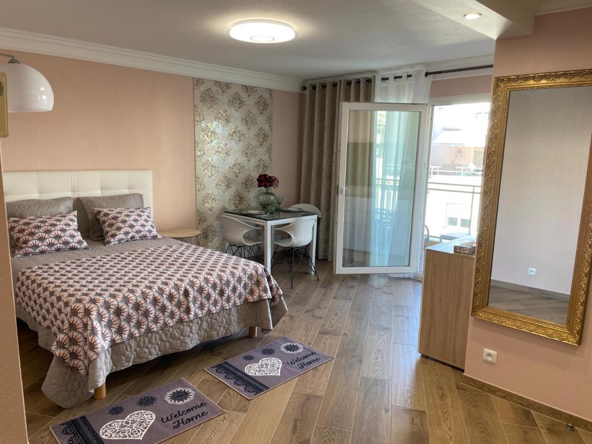 Studio With Swimming Pool 80 Meters Near The Beach Nizza Kültér fotó